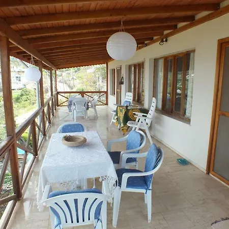 Mora House Cedit