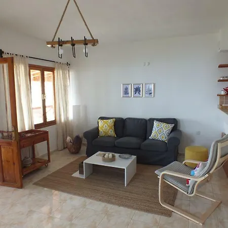 Mora House Cedit